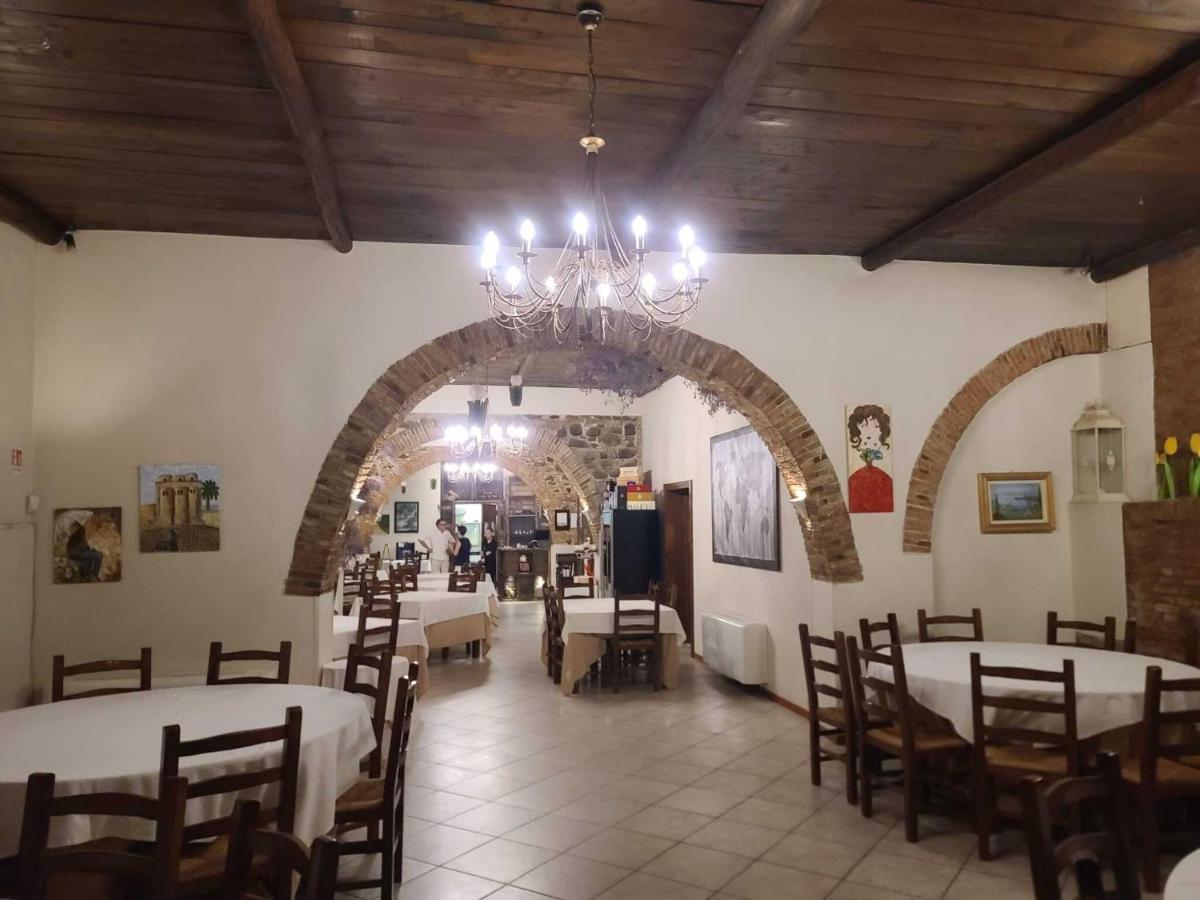 Riccio - La Cantina Del Contadino Rende Buitenkant foto
